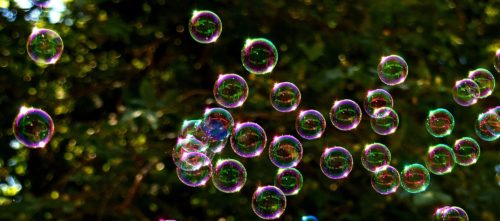 soap-bubbles-2417436_1920 Sugli effetti del parlare e del fare degli operatori geriatrici