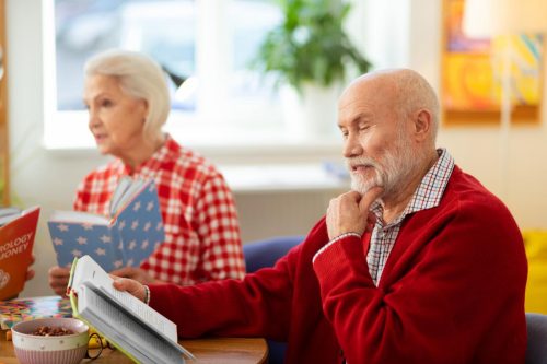 Significati e potere di lettura e narrazione nel lavoro di cura con anziani ospiti di residenza
