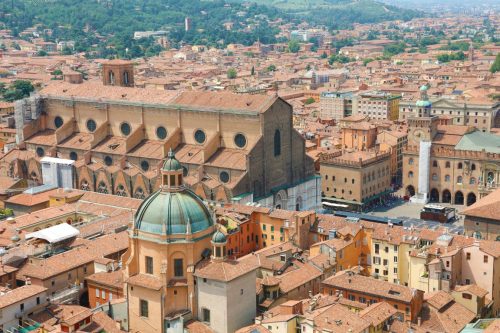 Servizi per famiglie con demenza ed esperienze dei caregiver: spunti di riflessione da una ricerca a Bologna