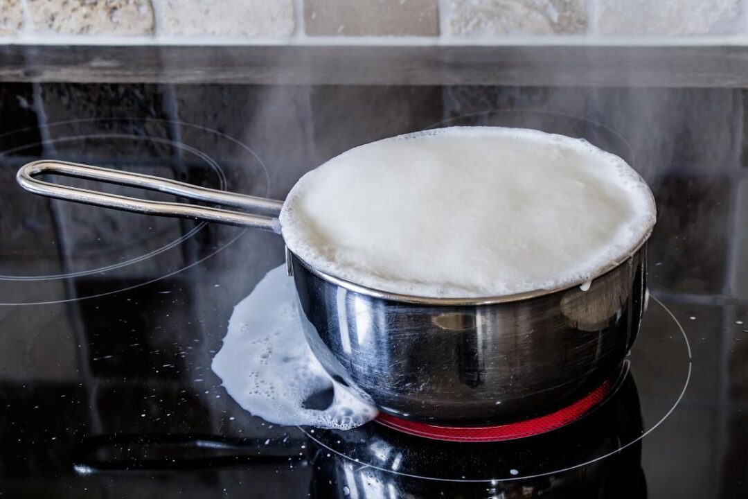 Boiling Over Of Milk 2474181 1920