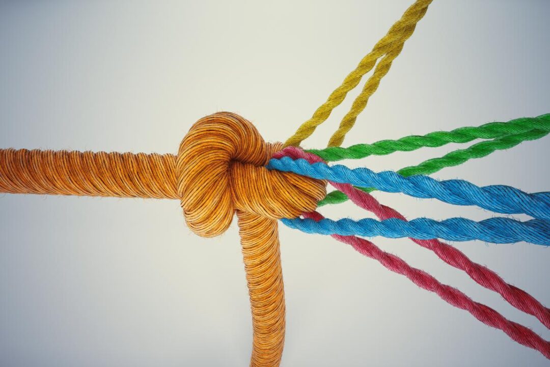 Rendering Different Colored Ropes Tied Together With Knot