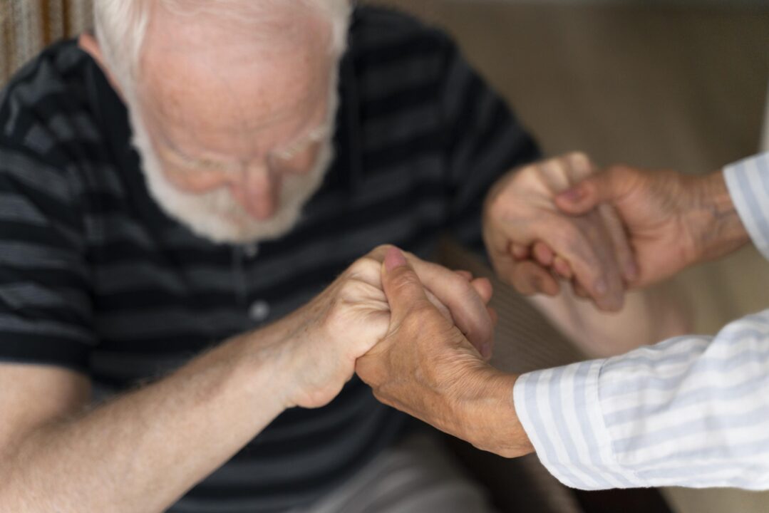 senior-people-confronting-alzheimer-disease-scaled